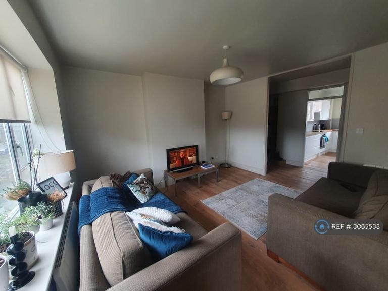 1 bedroom in Estella House, London, W11 (#3065538)