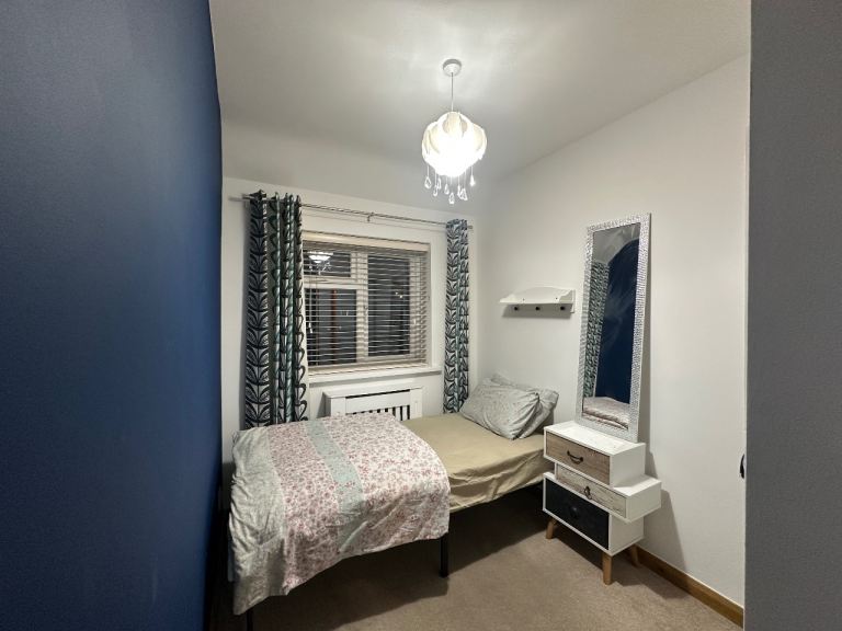 🏡 Beautiful Newly Refurbished Rooms – Chadwell Heath (All Bills Included) Female Preferred 