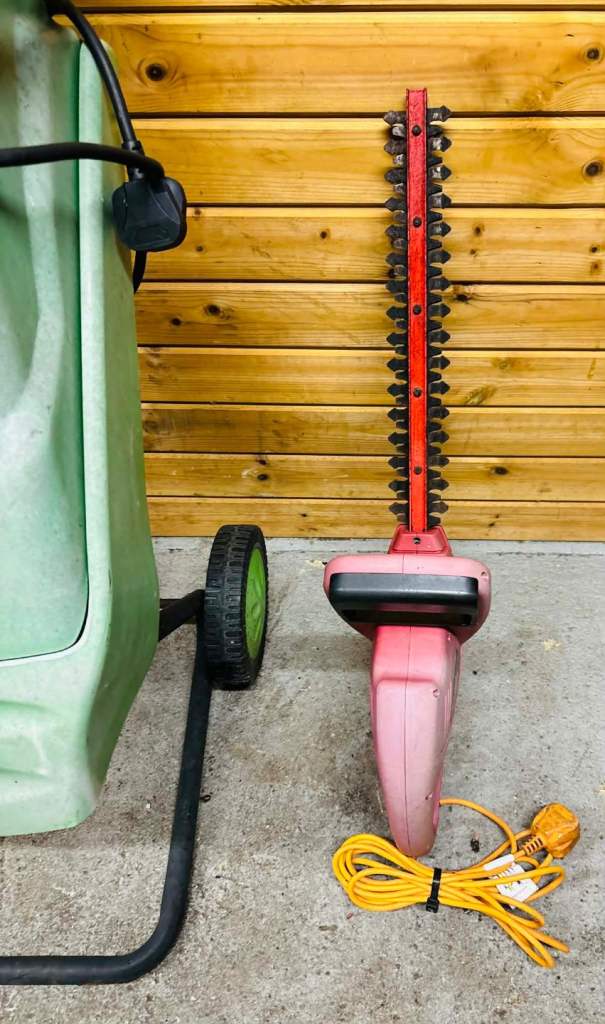 Electric Garden Hedge Cutter & Shredded Power Tools