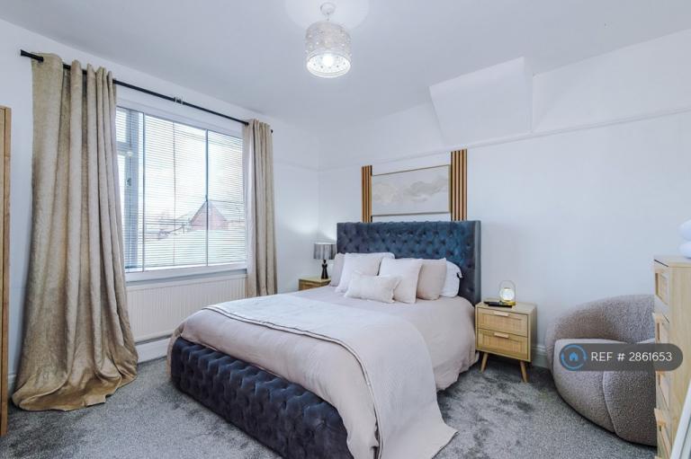 3 bedroom flat in Heald Green, Cheadle, SK8 (3 bed) (#2861653)