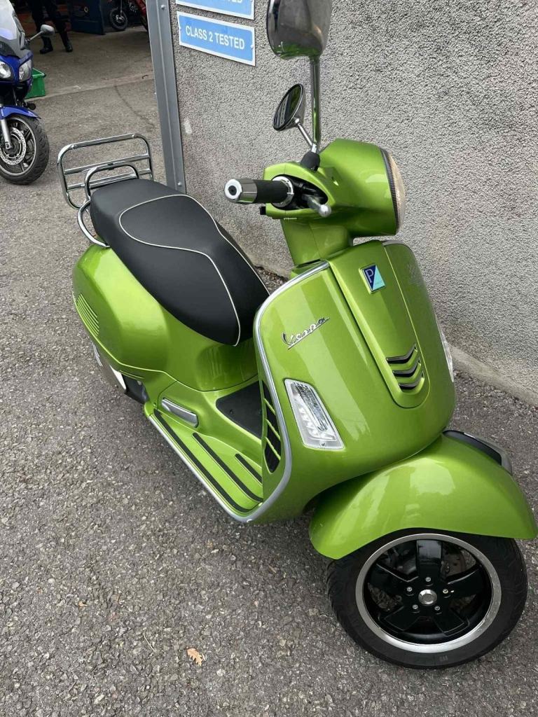 Piaggio Vespa GTS 300 Super