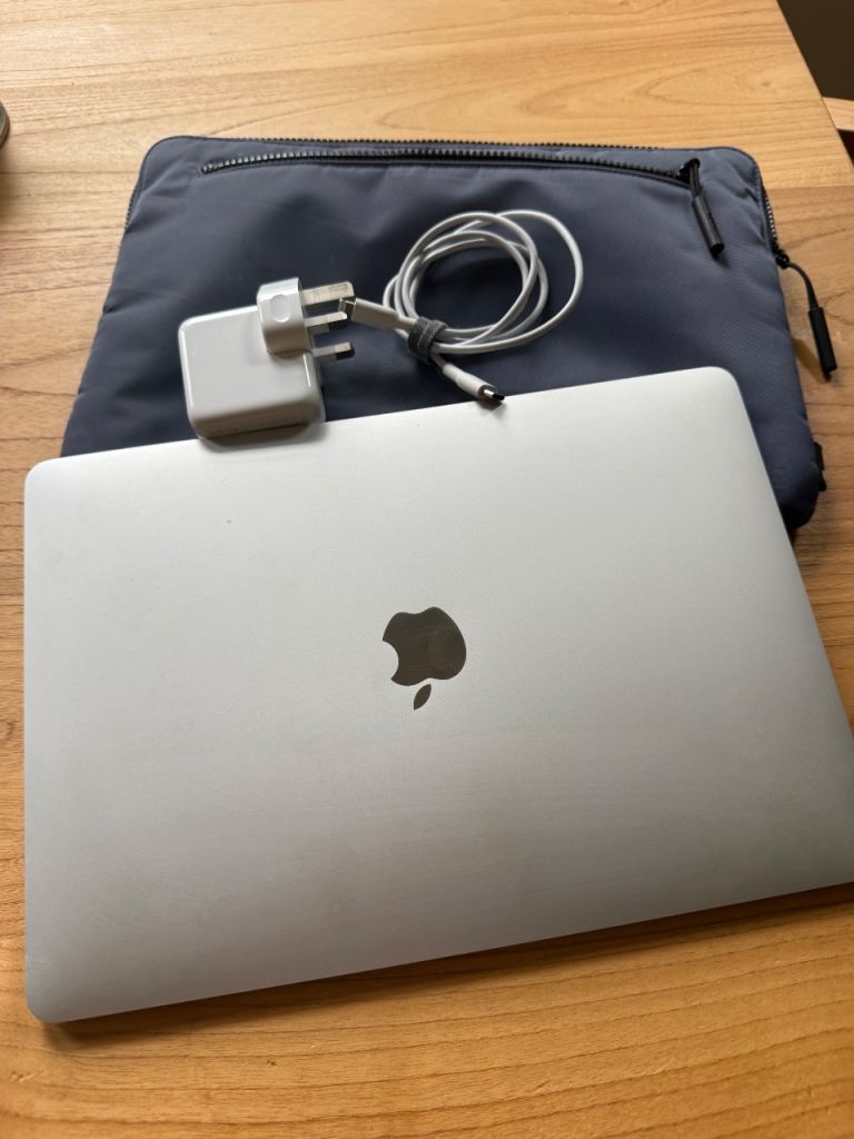 Apple MacBook Air 13” (2020) – Excellent Condition – £325