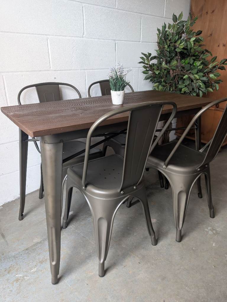 Industrial Style Table with 4 Metal Chairs – Good Condition