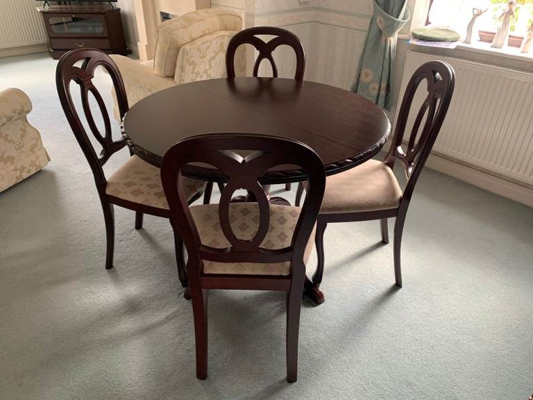 Dinning Table - Extendable - 4 to 6 seater with 4 chairs Mahogany (John E Coyle)