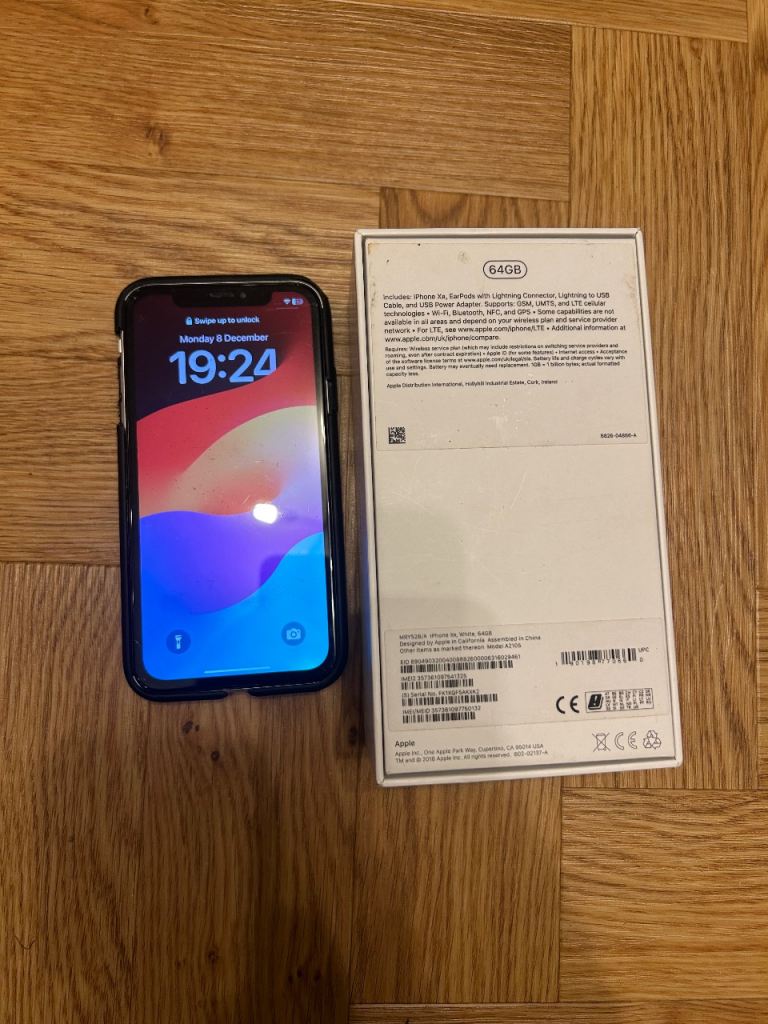 Apple iPhone xr boxed instructions white free case ear pod headphones 64gb phone 