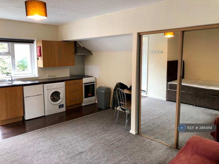 Studio flat in Room A, Birmingham, B5 (#2864114)