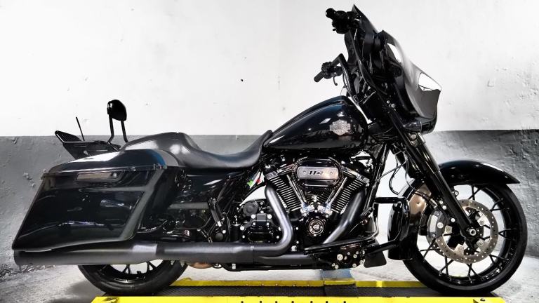 2021 Harley-Davidson Street Glide special Stage 1, Ohlins suspension