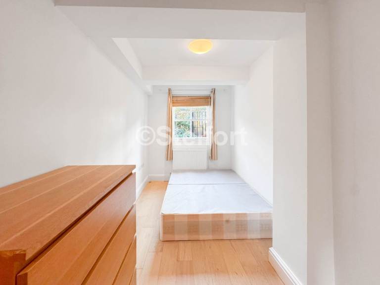 3 bedroom flat in St. John's Grove, London N19