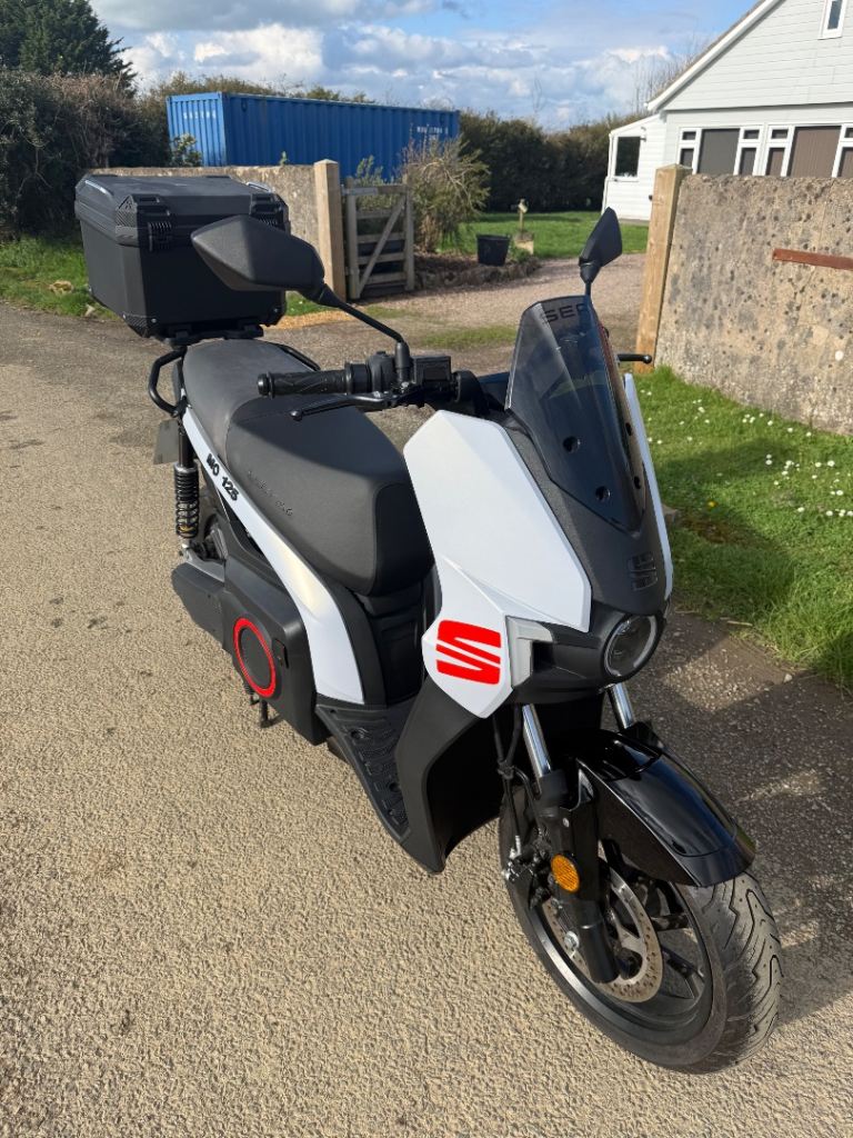 SEAT MO ESCOOTER 125, 2022 MAXI LEARNER LEGAL ELECTRIC SCOOTER