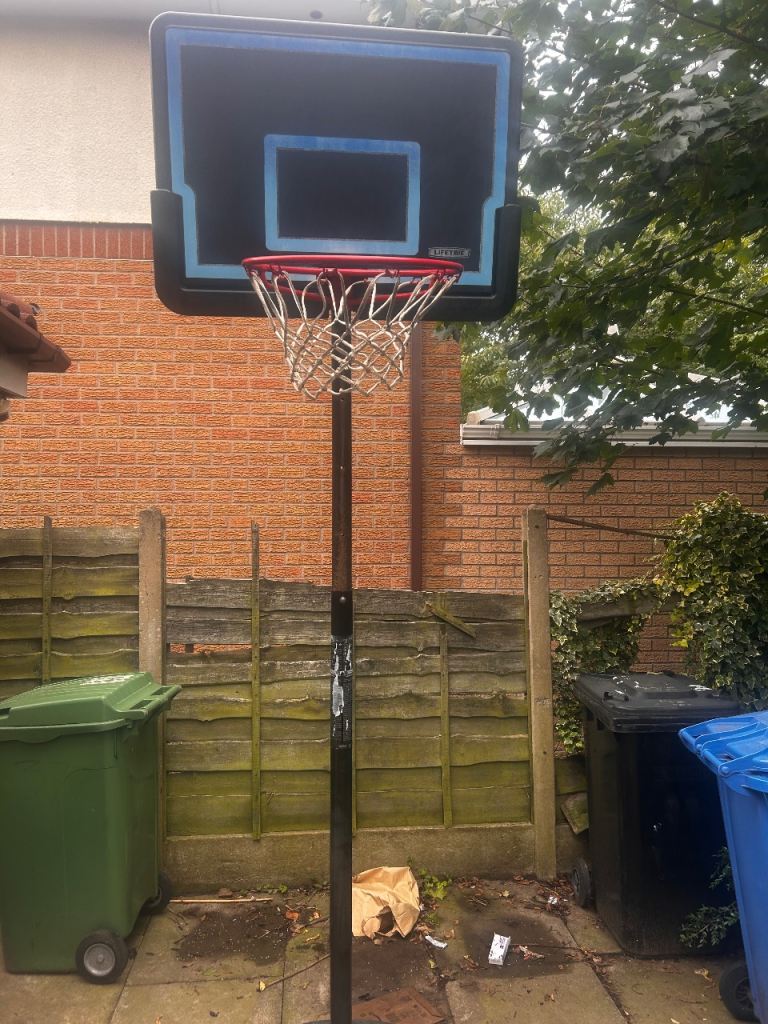 Lifetime Portable Basketball Hoop – Good Condition