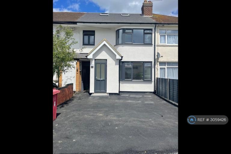 4 bedroom house in Stanhope Road, Slough, SL1 (4 bed) (#3059426)