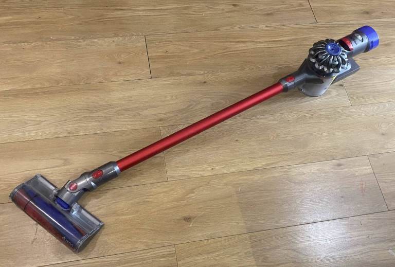Dyson V8 Cordless Vacuum Cleaner – Spares or Repair / Untested