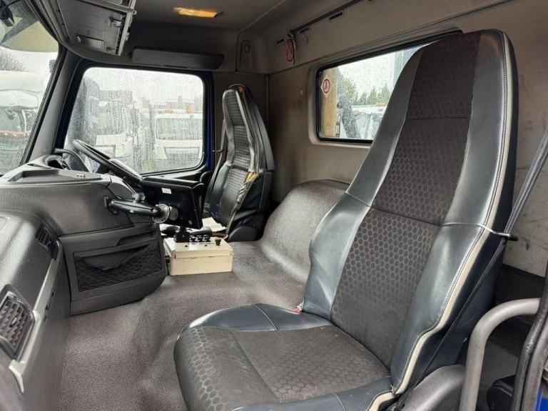 2012 VOLVO FM-330 6X4 HOOK LOADER