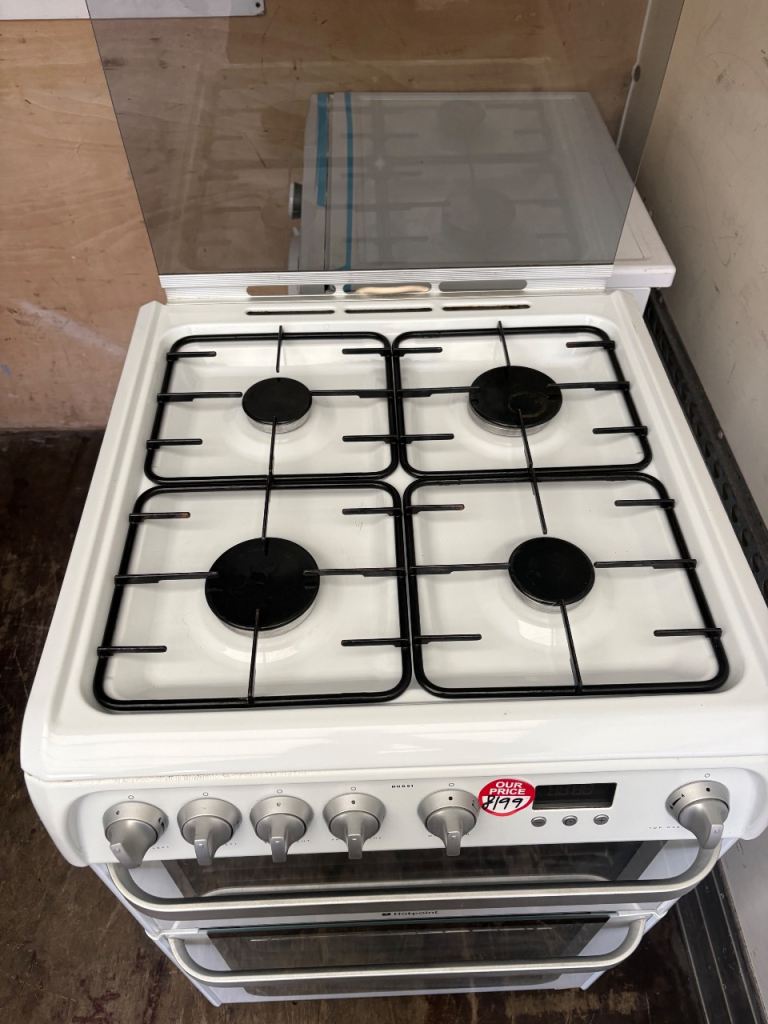 Hotpoint Freestanding Cooker – White, As Good As New | in Denton ...