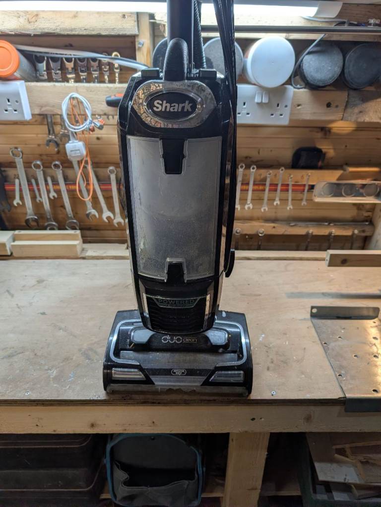 Shark Corded Lift-Away vacuum cleaner