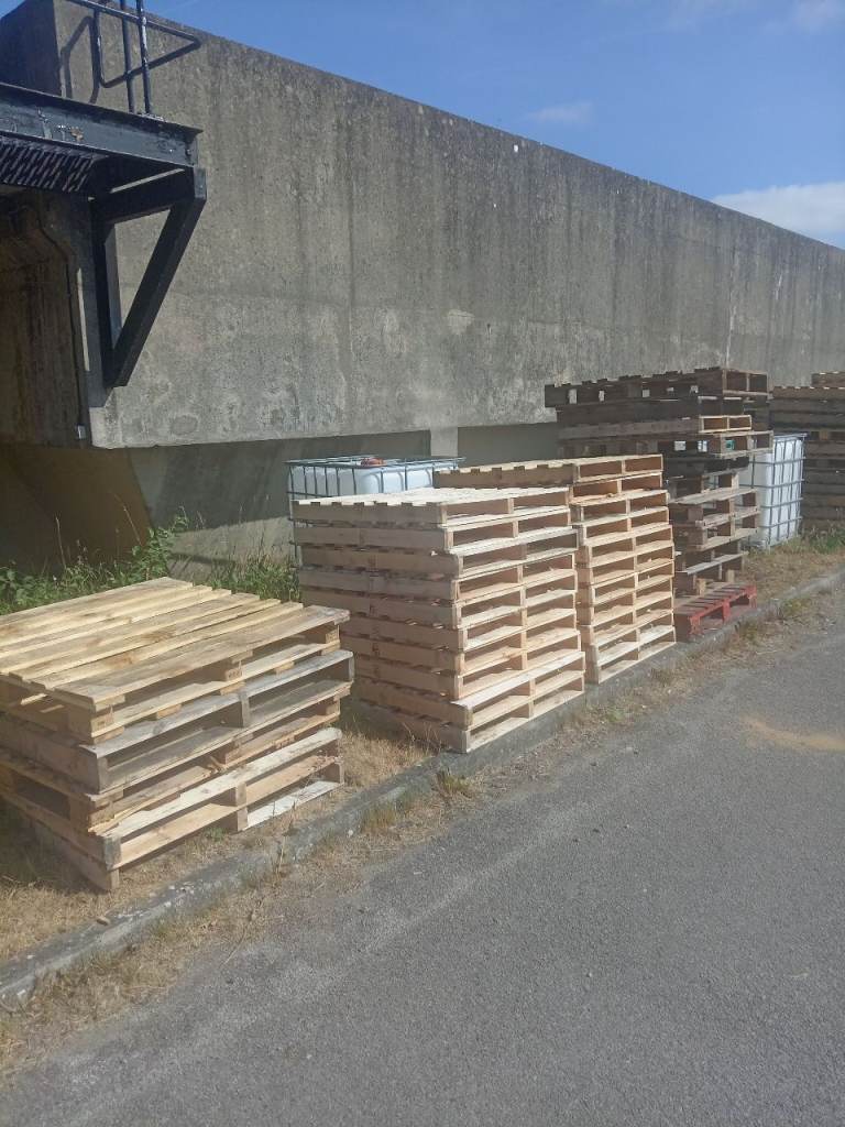 X200 free pallets Elvington 