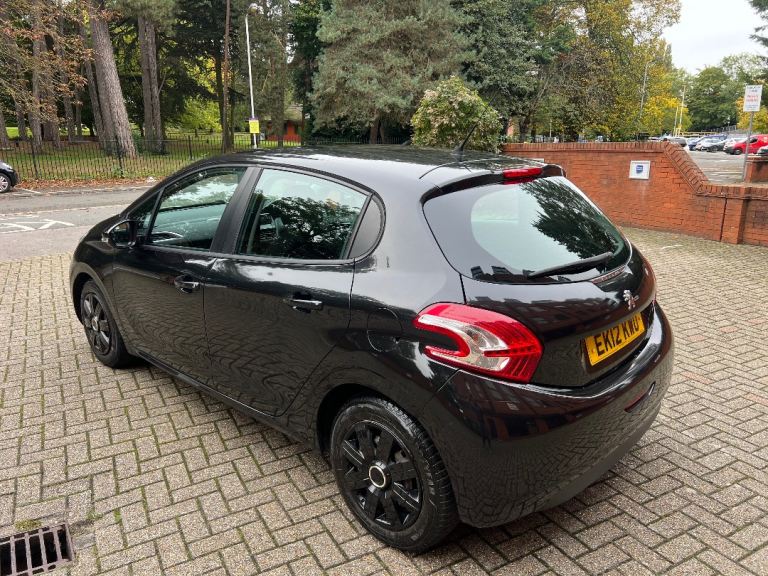 Peugeot, 208, Hatchback, 2012, Manual, 1199 (cc), 5 doors