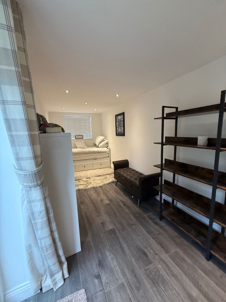 Self-Contained Studio – Bills Included – Morden