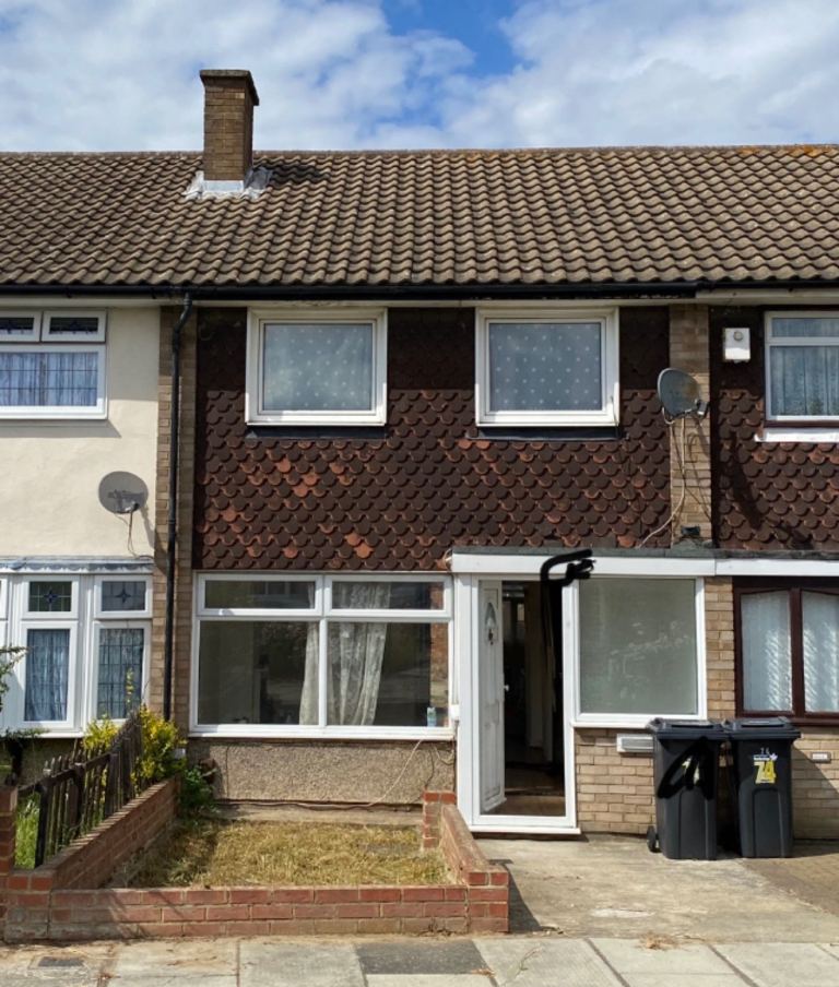 3 bedroom mid terraced house for £2350 per month