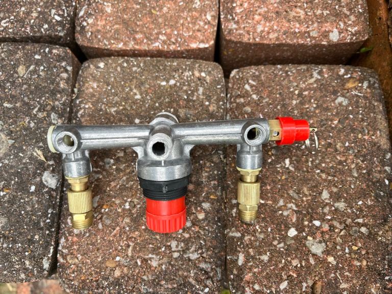Small air compressor manifold