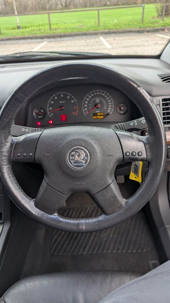 Vauxhall, VECTRA, Hatchback, 2002, Manual, 3175 (cc), 5 doors