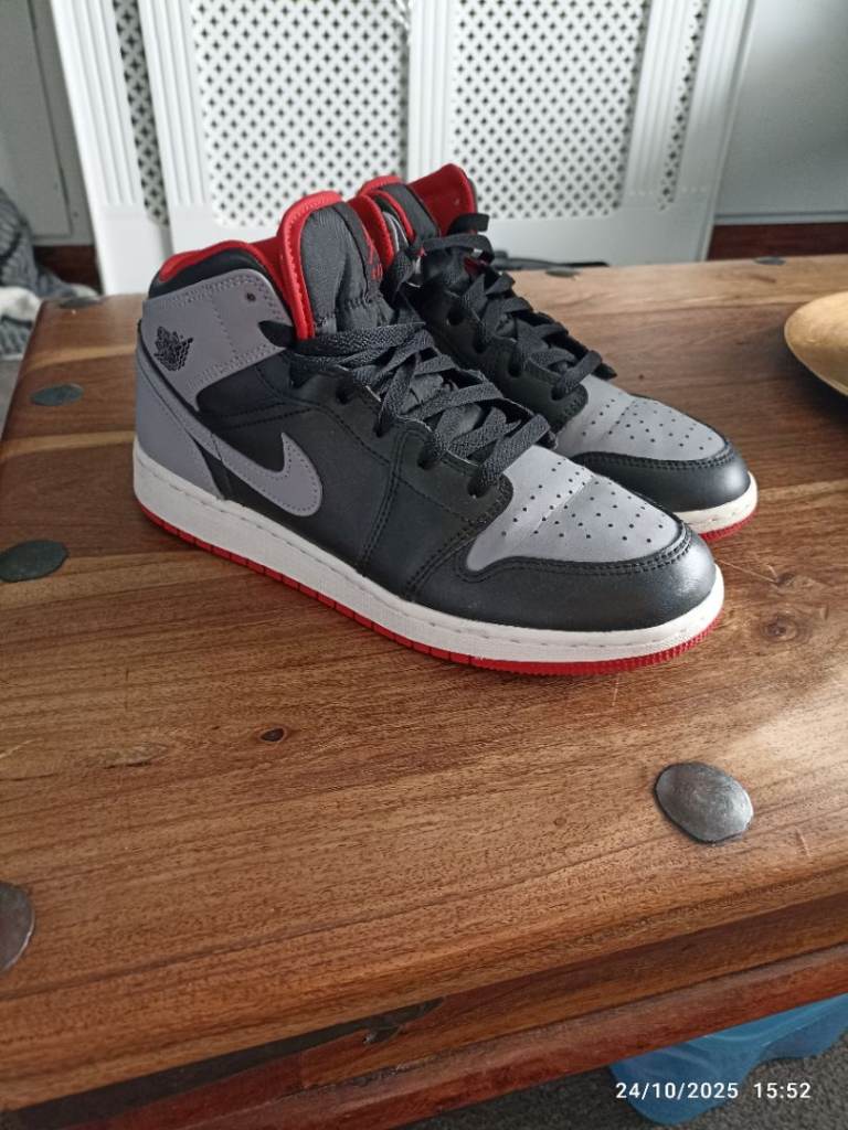 Nike air Jordan 1 mid trainers black and grey 