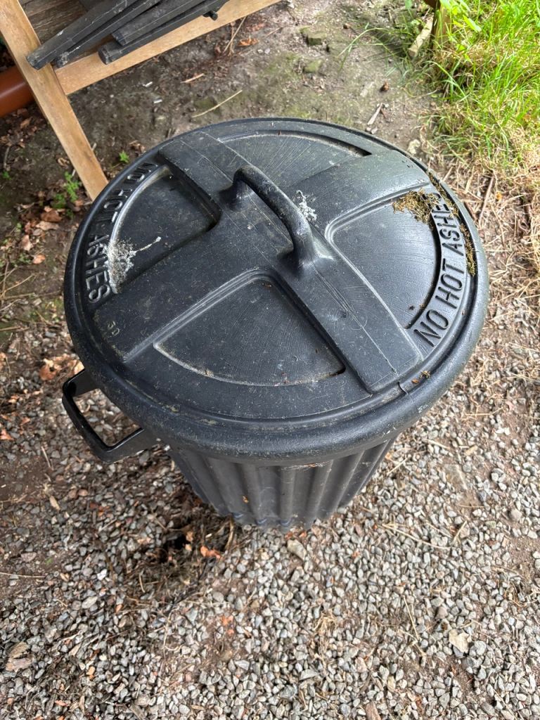 Large dustbin 
