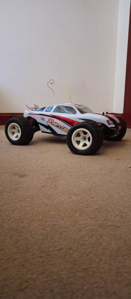 Acme Raptor RC Truggy (Remote control car)