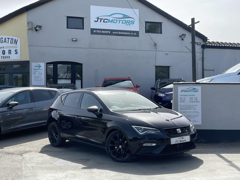SEAT LEON 1.5 TSI EVO 150 FR Black Edition [EZ] 5dr Man, petrol, black + lovely