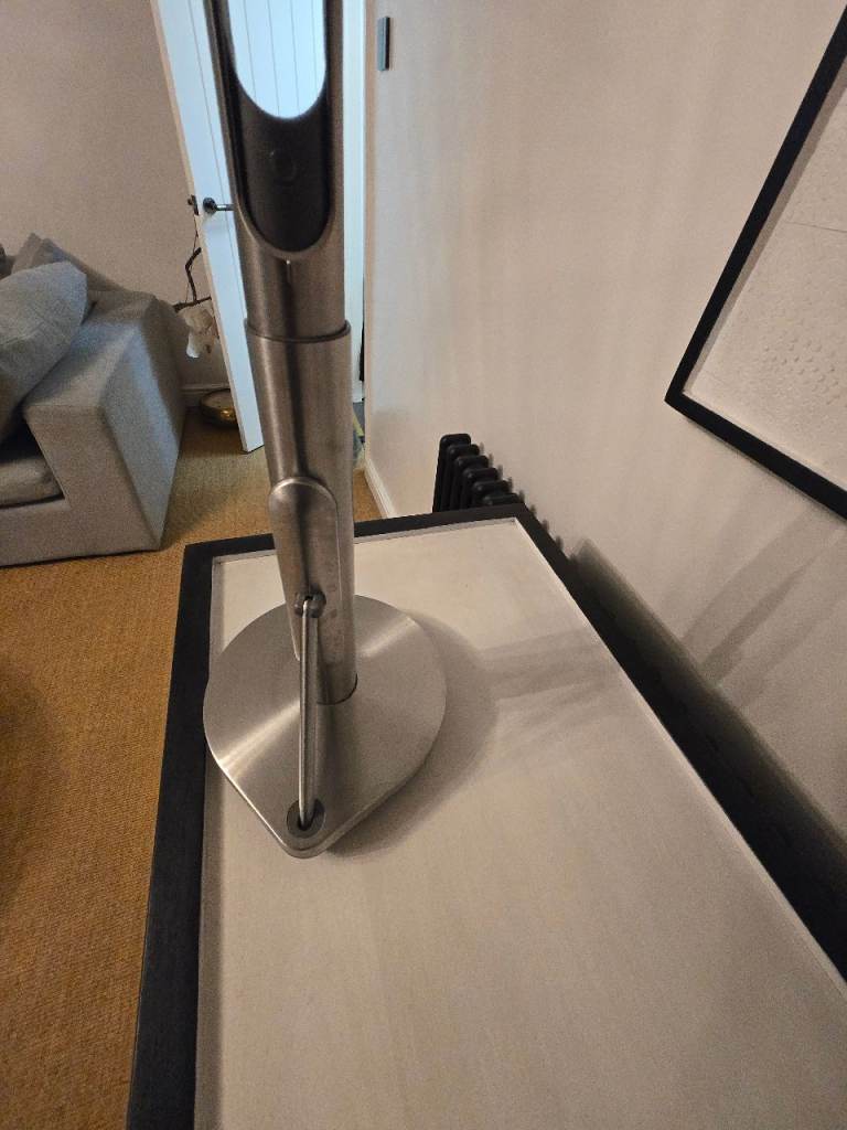 Simple human kitchen towel holder with spray 