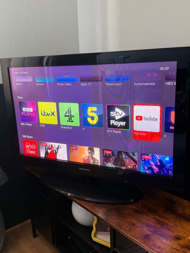 Samsung TV 43” with Remote – Good Condition