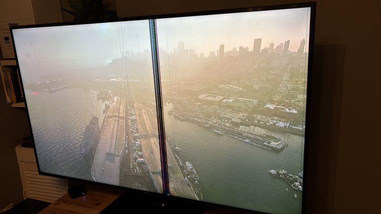 Samsung 75“ TV, slight damage but working