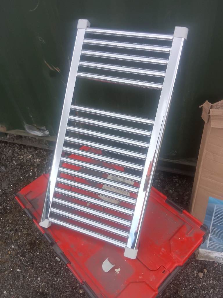 Pisa chrome towel radiator 800 x 400
