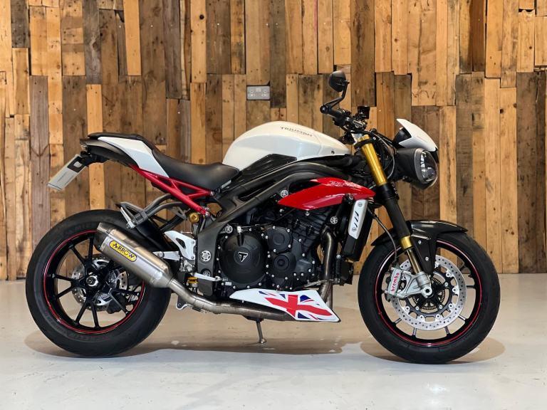 Triumph Speed Triple 1050 R 2017 Lots of Extras! 