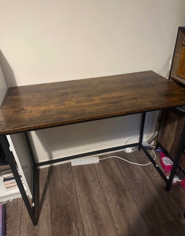Wooden Top Desk with Metal Frame – Great Condition