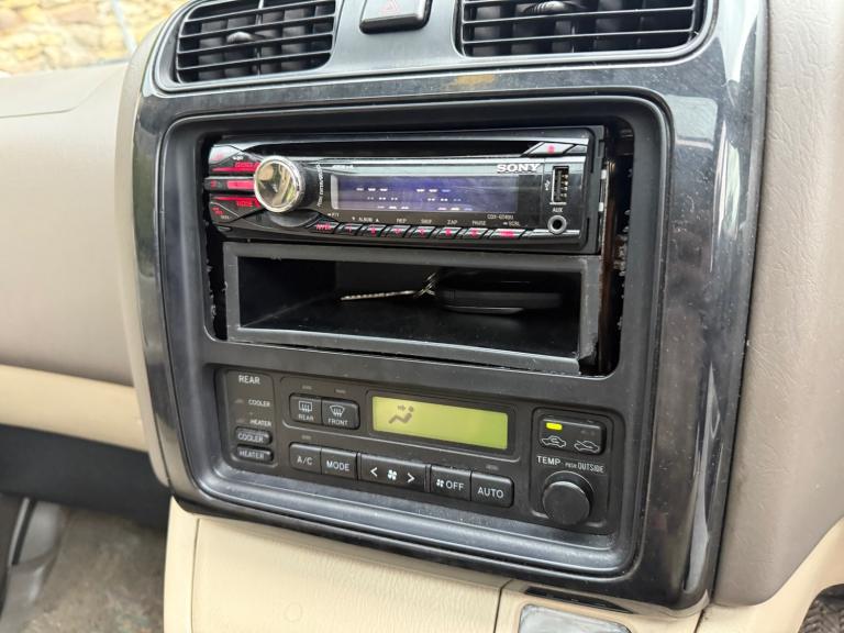 2012 Toyota HiAce V6 PETROL/LPG AUTO WHITE   Petrol Automatic