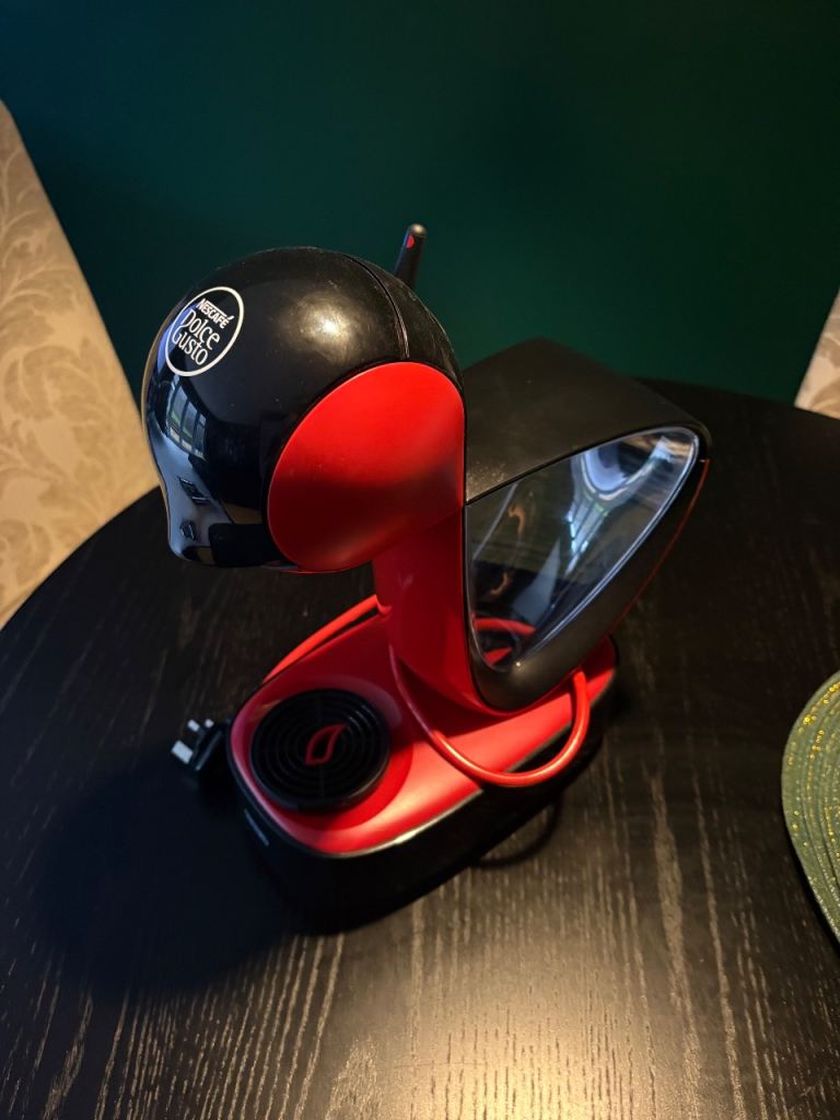 Dolce Gusto Delonghi Nescafé Infinissima Pod Capsule Coffee Machine (Red)