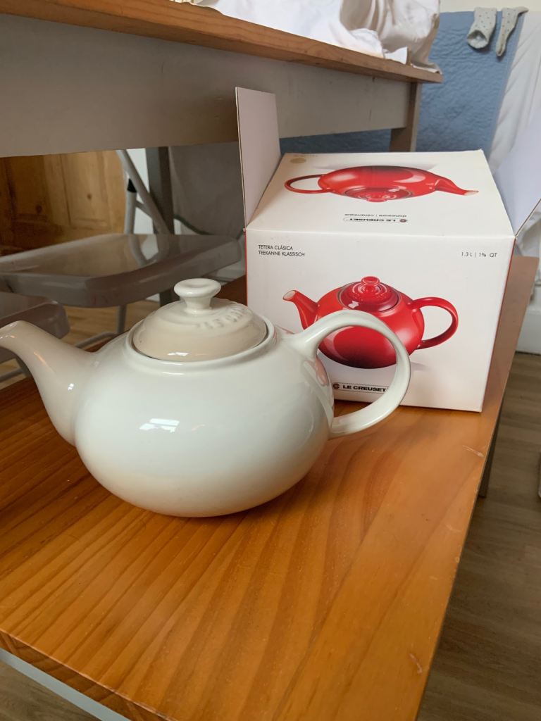 Le Creuset- Classic Teapot (Never Been Used)