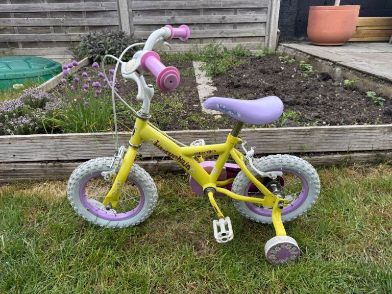 Apollo Daisy chain kids bike with stabilisers 