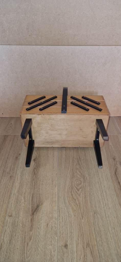 Large Vintage Arts & Crafts Wooden Standing Concertina Sewing Box a2