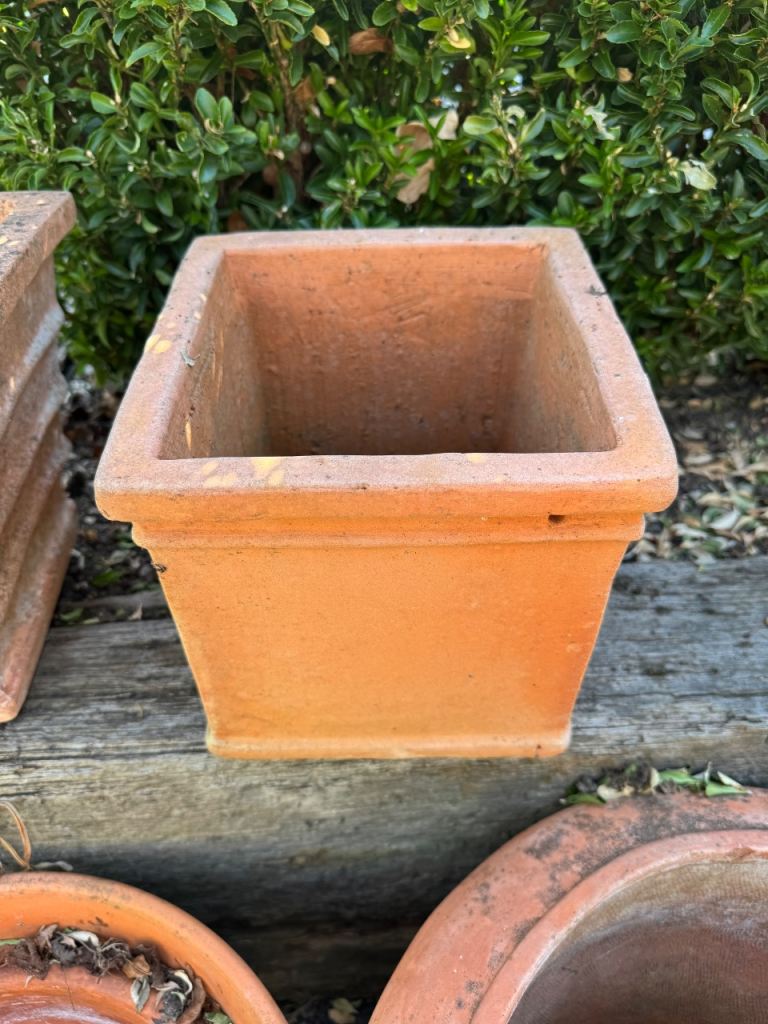 Thick terracotta garden pot 