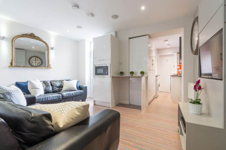 Room to Rent in Cauldon Road, ST4 | Open to Professionals | No Deposits Required!