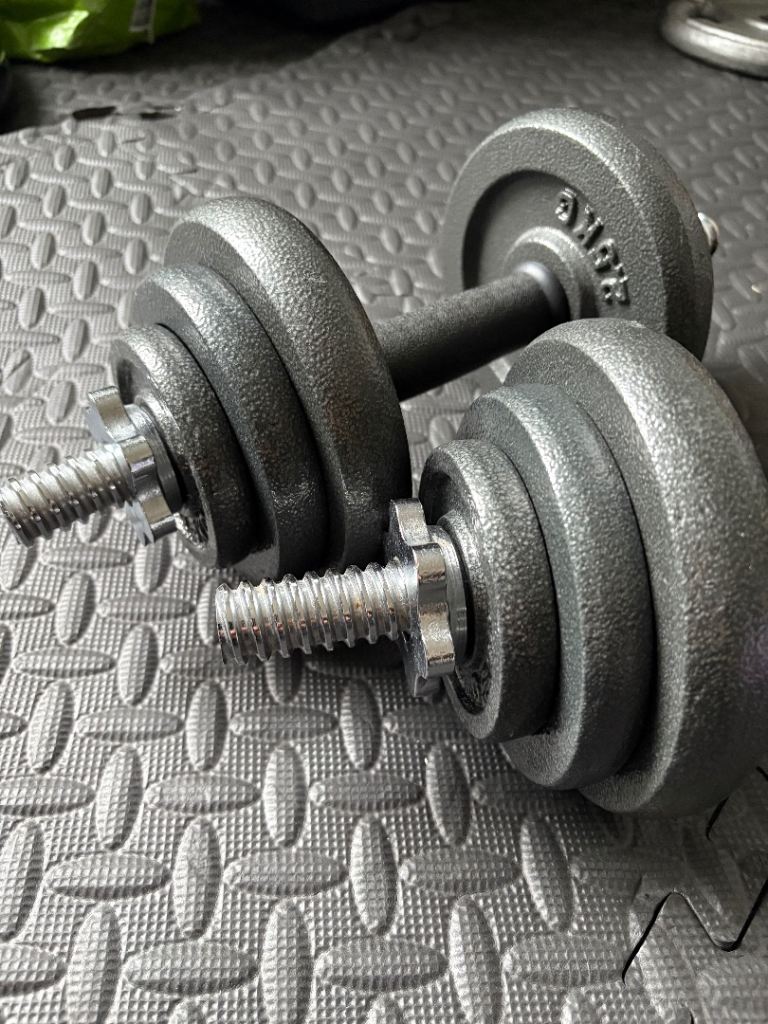 20kg Dumbbell set cast iron excellent condition, 12 plates.