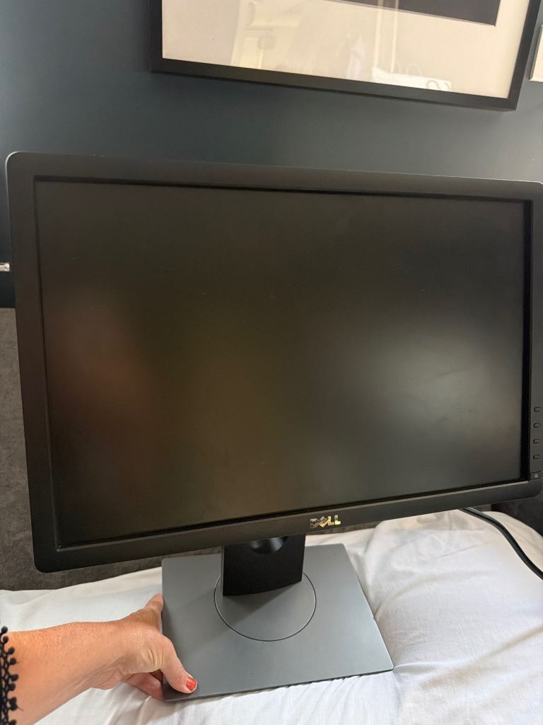 Dell E2425HSM monitor perfect condition 