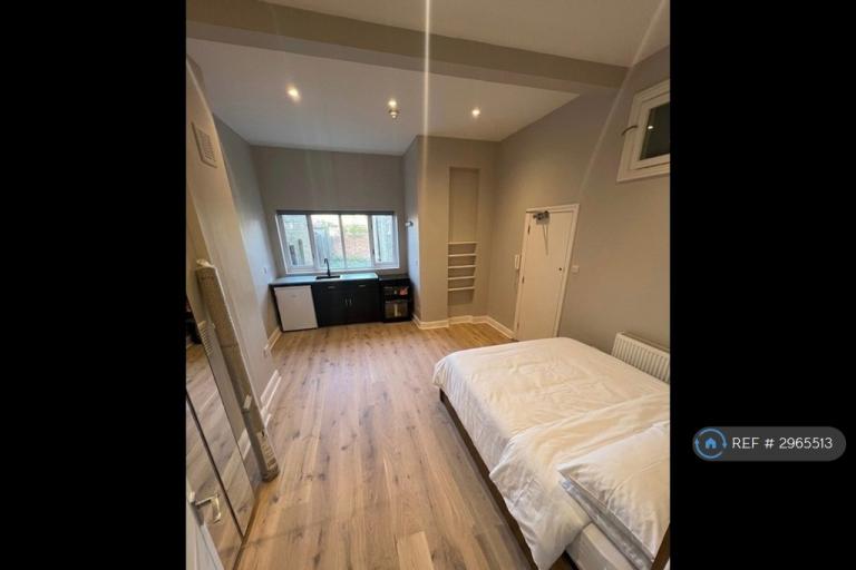1 bedroom in Sheen Park, Richmond, TW9 (#2965513)