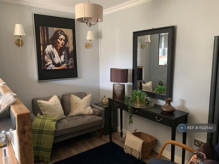 1 bedroom flat in Mclean Place, Glasgow, G67 (1 bed) (#1522543)