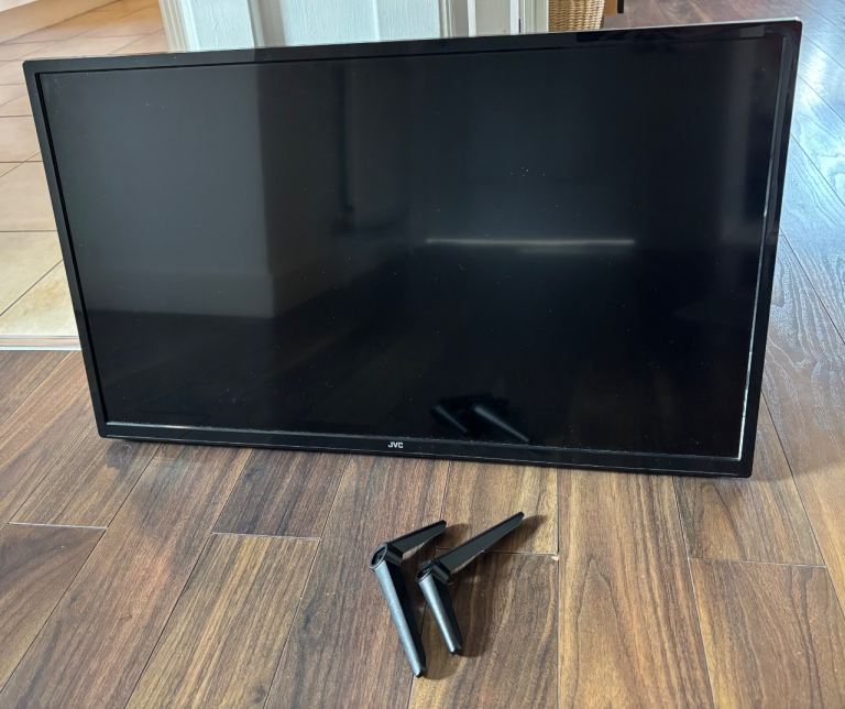 JVC 32" Smart TV