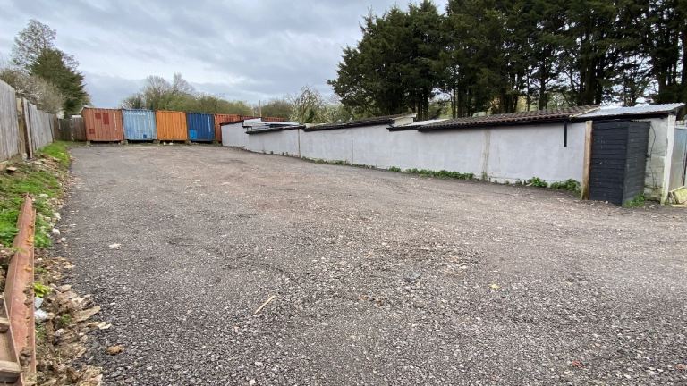 Secure Contractor Yard – 400m² – Wickford – Private Site – £1,200 pcm