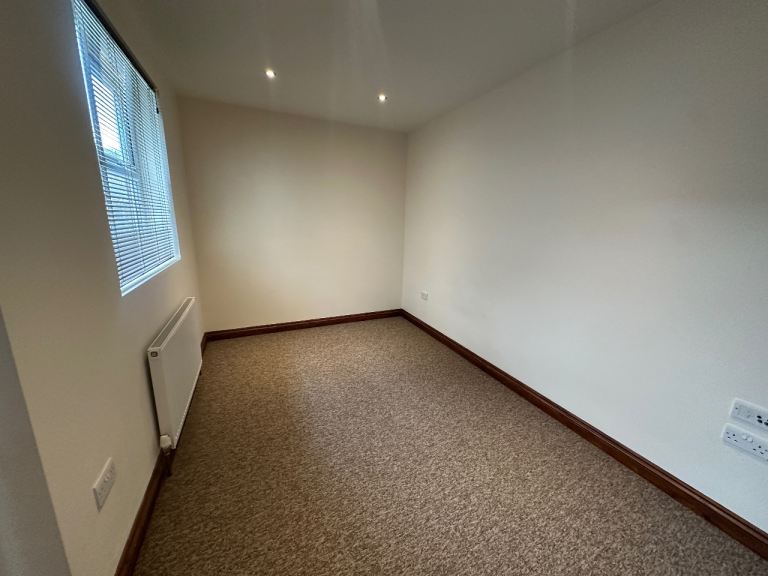 Newly Refurbished studio flat is available immediately (not one bed 1) Luton LU1 Apartment