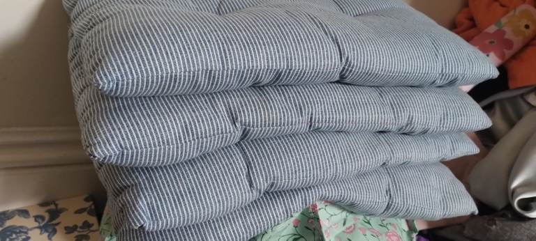 H&M Home Seat Pillows. (4x)